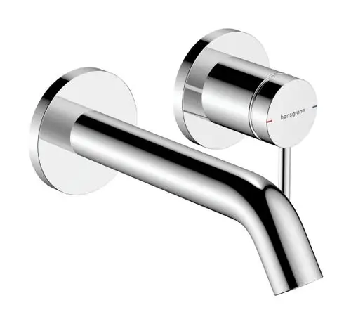Wandmontierter Einhebel-Waschtischmischer aus Chrom mit runder Kappe von Hansgrohe. Der Auslauf ist schlank und modern gestaltet.